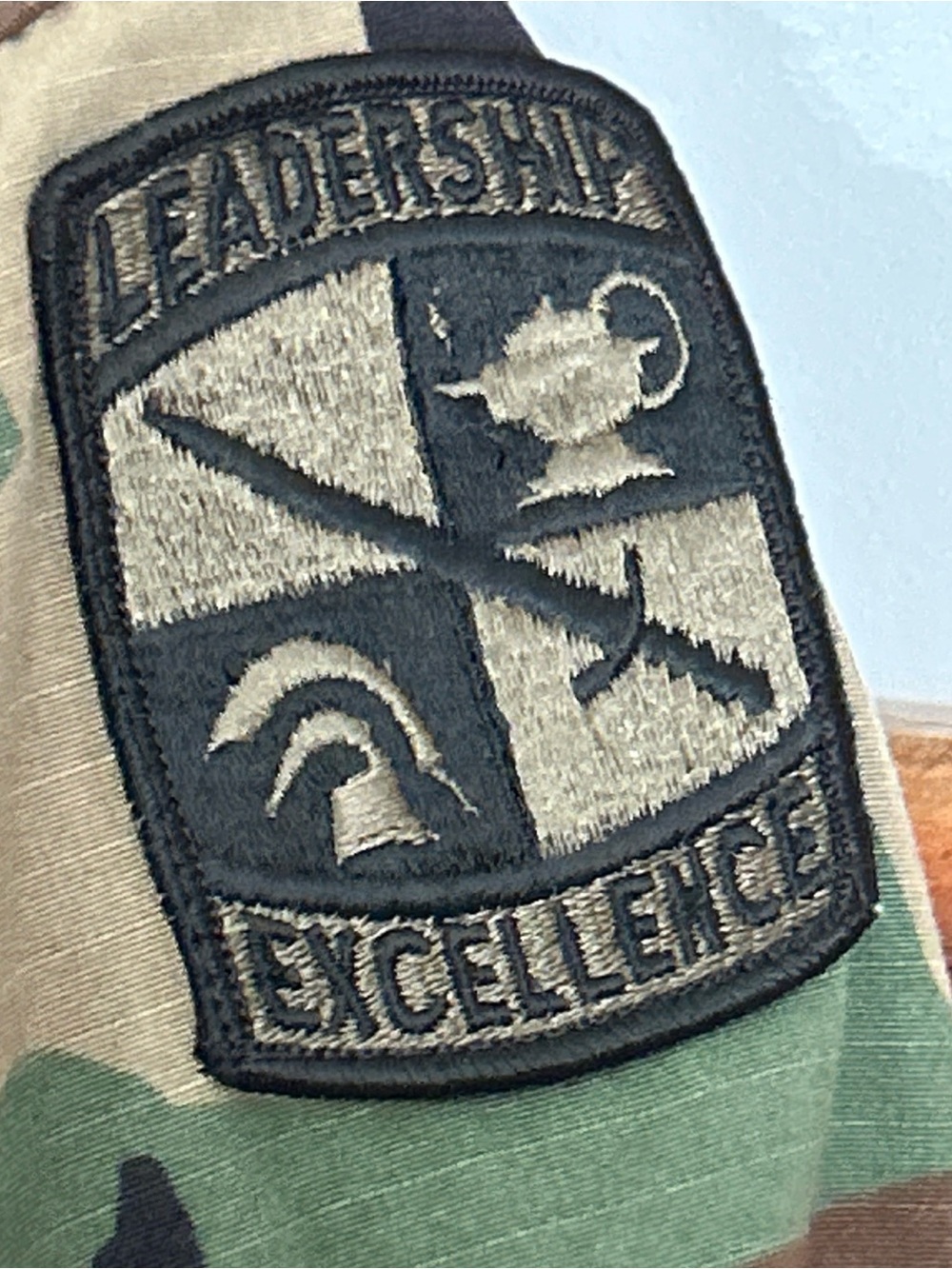 Vintage US Army Jacket Woodland Green Camo Combat Utility 2 Patches Size XS - Picture 4 of 11